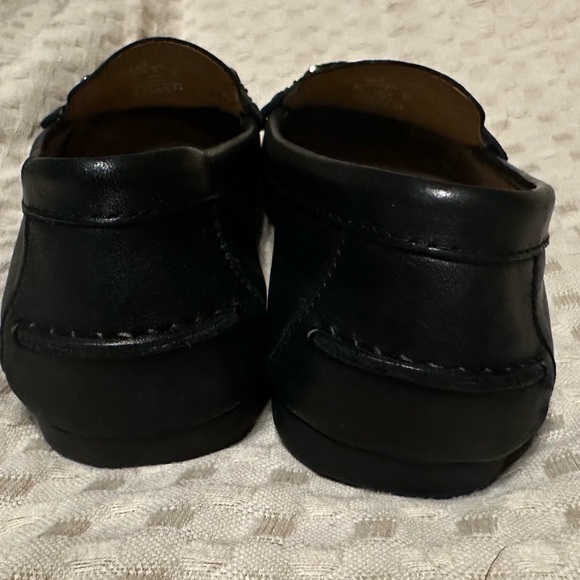 Beautiful Coach black leather driving moccasins, size 8.  In great condition! - Picture 3 of 7